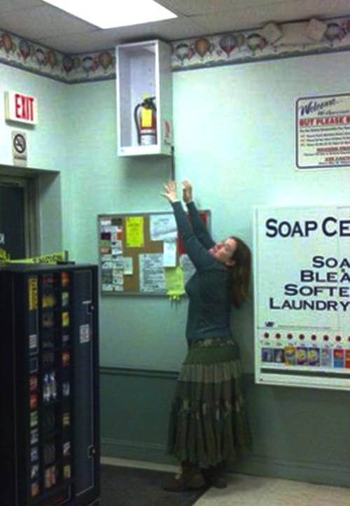 estintore troppo in alto