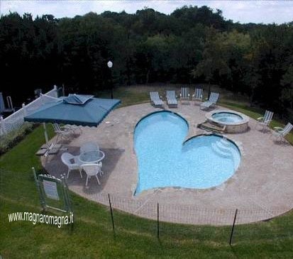 piscina forma cuore