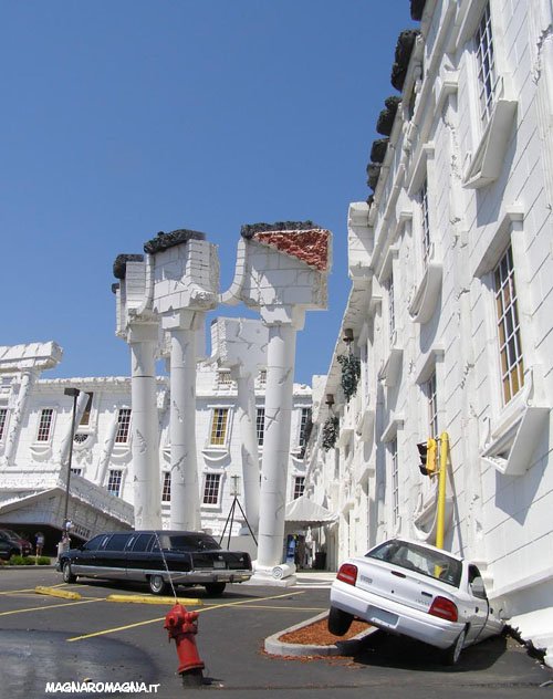 strana casa rovesciata