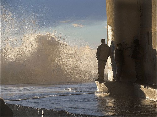 Guardando le onde che si infrangono