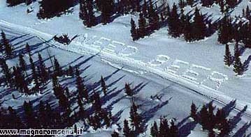 scrivere con la pipi sulla neve