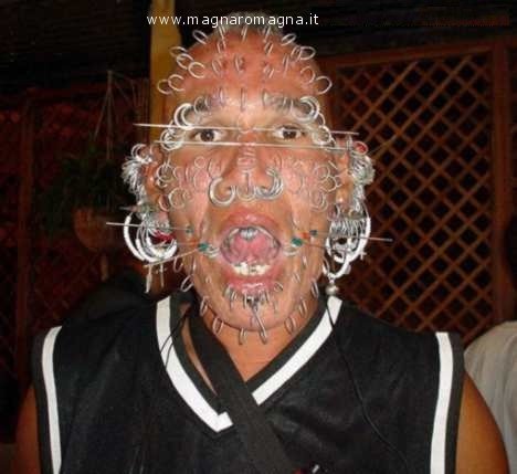 faccia da piercing