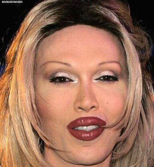 primo piano del cantante diventato donna