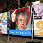Bossi col dito medio - più pilu per tutti!