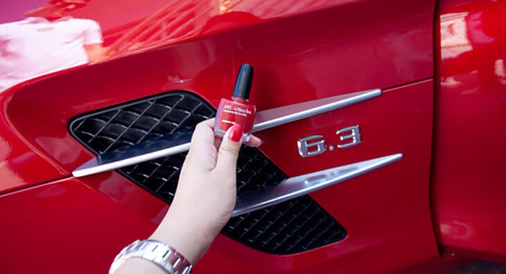 sistemare graffi carrozzeria con lo smalto